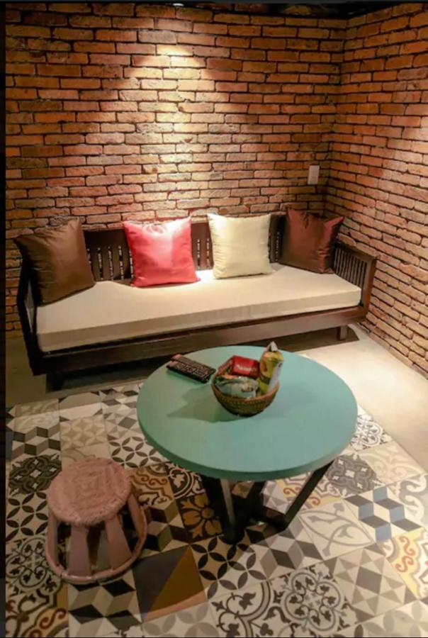 Stay&Chill - S.1: Ancient Studio Nearby Bui Vien Ho Chi Minh City Bagian luar foto